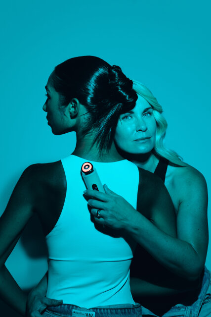 Multifunkcionalni uređaj za konture lica BEEA SKIN Aura 4 u 1, elektroporacija · mikrostruja · EMS · LED terapija, aluminij