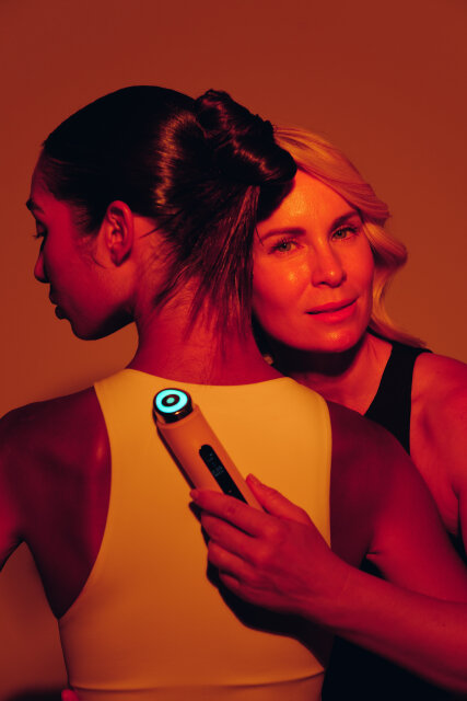 Multifunkcionalni uređaj za konture lica BEEA SKIN Aura 4 u 1, elektroporacija · mikrostruja · EMS · LED terapija, aluminij