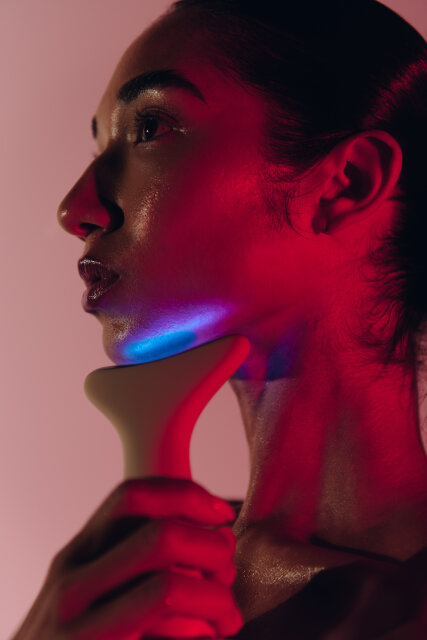 Uređaj za lifting lica i vrata BEEA SKIN Sculpta 4 u 1, EMS · LED · toplinska · vibracijska terapija